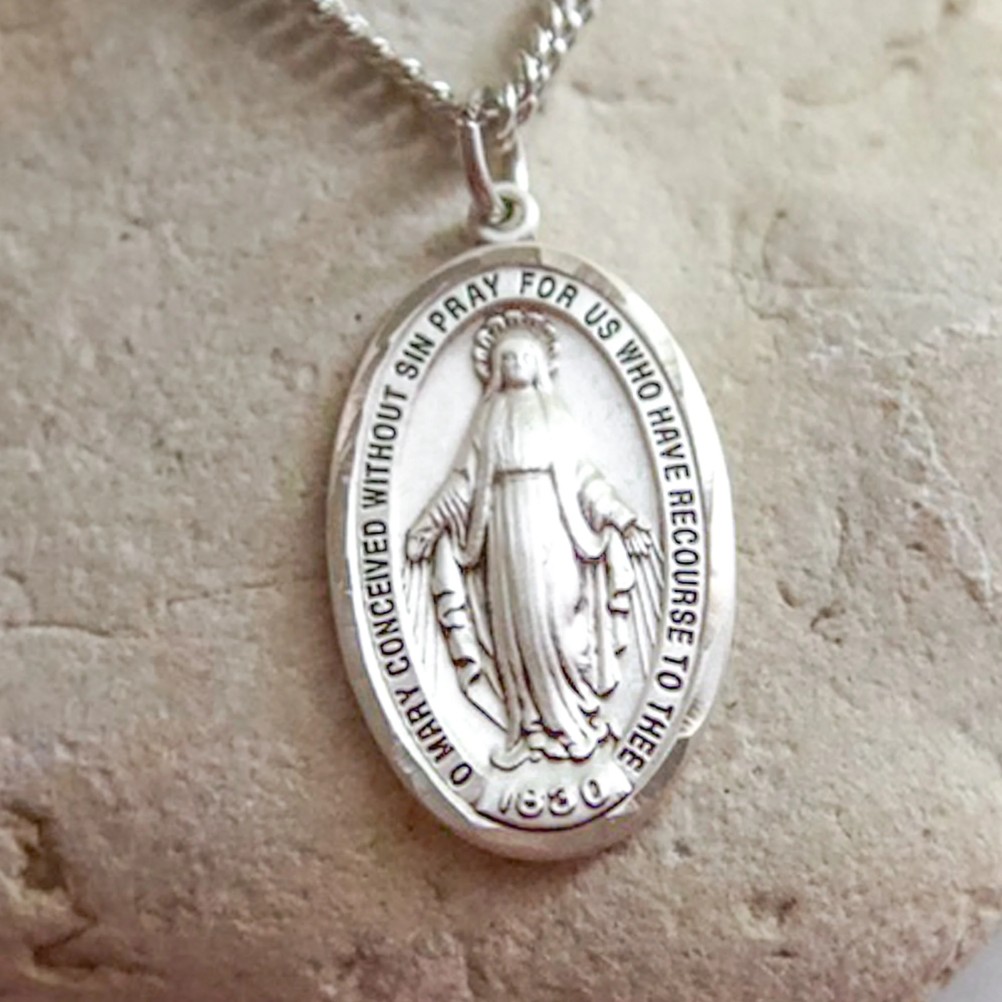 Sterling Silver Miraculous Medal on 24 inch chain - Image 2